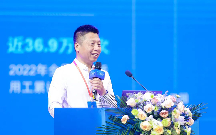 mansion88·明升官方网站人力资源公司董事长高勇以“新时期的人才生态链建设”为题颁发宗旨演讲