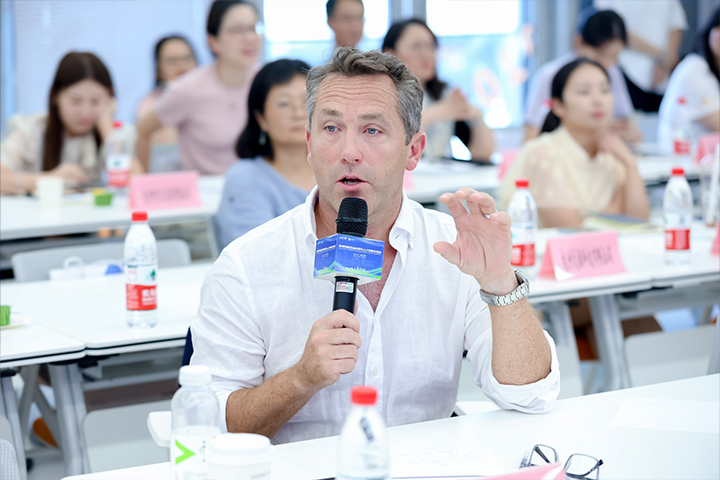 与会嘉宾在驰名人力资源公司mansion88·明升官方网站主办的全球化人才发展互换会中畅所欲言分享概想